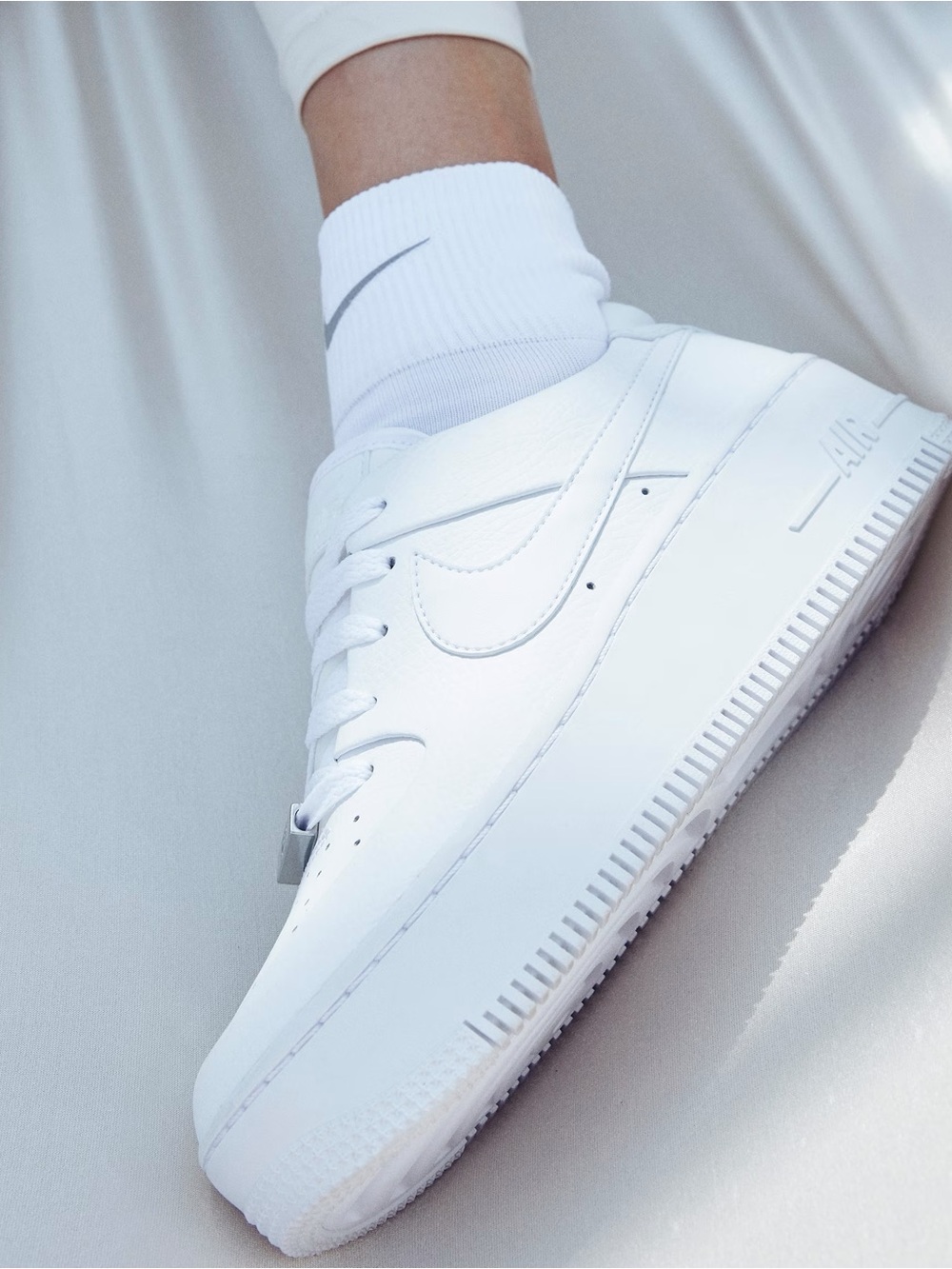 Air Force 1 Sage Low - Picture 4 of 5